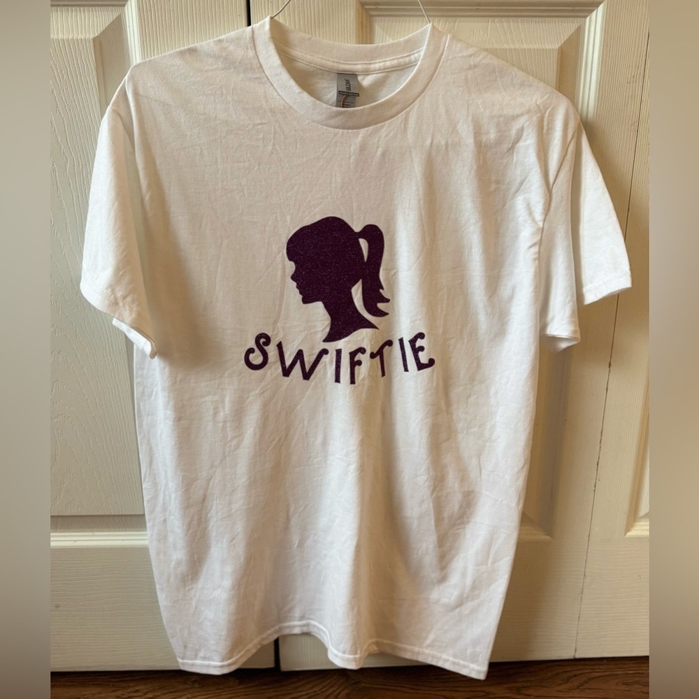 NWT White Swiftie Cotton T-Shirt with Purple Graphic (M)